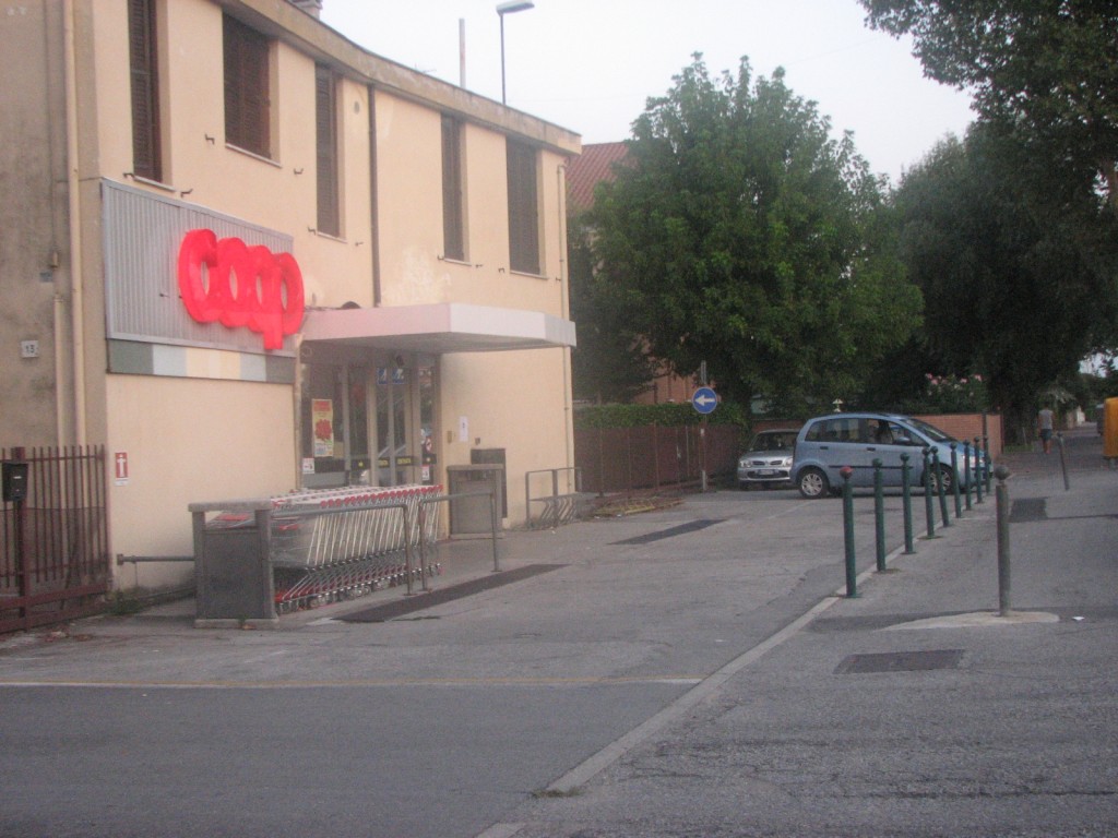 supermarket Coop, 100m od hotelu