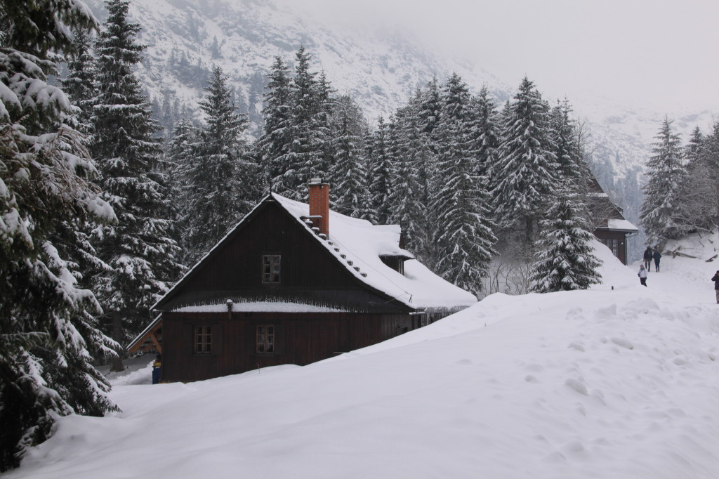Stare schronisko (wozownia) nad Morskim Okiem