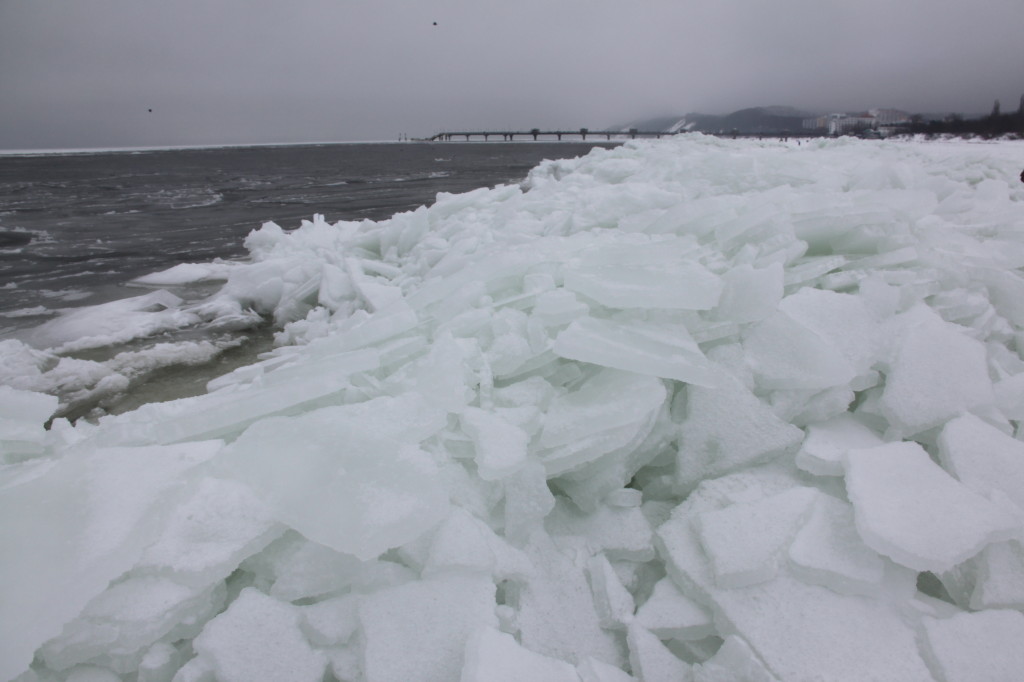 Międzyzdroje, zwały lodu na plaży