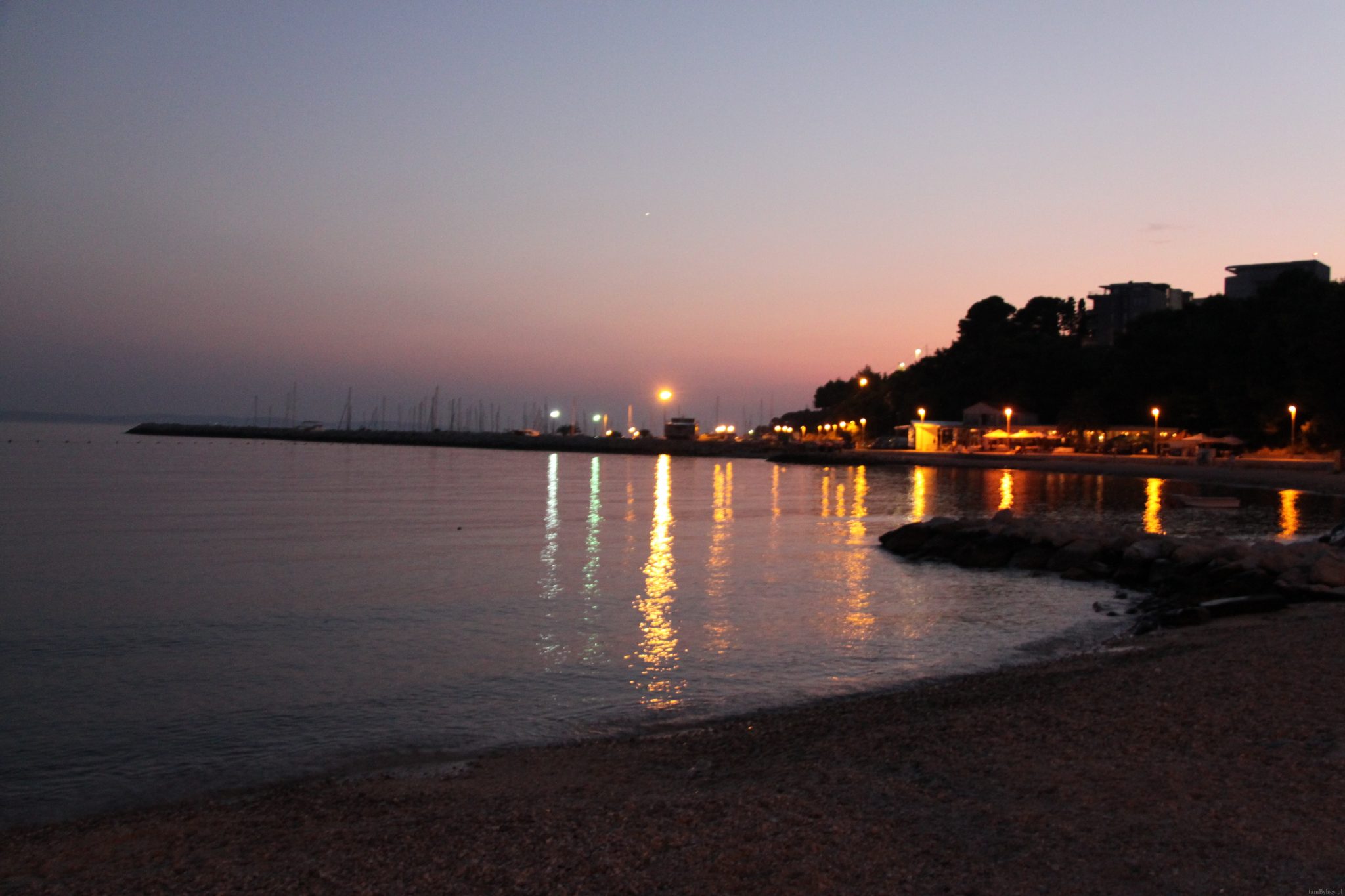 Split, plaże nocą