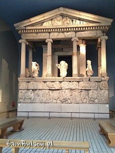 British Museum - rzeźbiony grobowiec z Ksantos (Nereid Monument), 390 r. p.n.e.