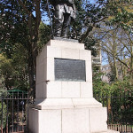 Londyn, Waterloo Place, pomnik Roberta Falcona Scotta