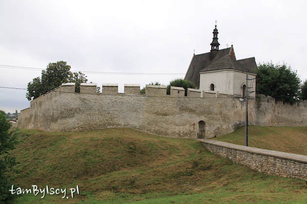 Szydłów, mury obronne i kościół św.Władysława