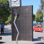 Banja Luka, zegar upamiętniający tragiczne dla miasta trzęsienie ziemi w 1969r.