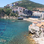 Budva,widok z twierdzy na plażę miejską