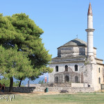 Joanina, meczet Fethiye Camii, przed nim grobowiec Ali Paszy