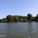 Joanina, wyspa na jeziorze Pamvotis widziana z drugiego brzegu (północnego)