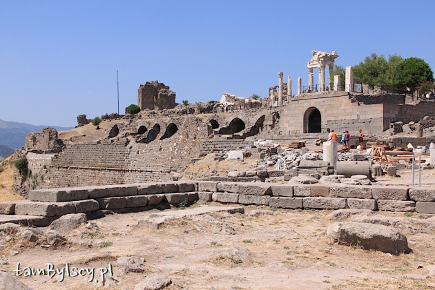 Bergama, starożytny Akropol, widok na świątynię Trajana