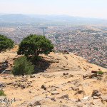 Bergama, starożytny Akropol, ruiny wielkiego ołtarza, w tle panorama Bergamy