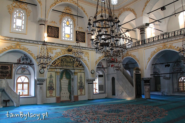 Izmir, wnętrze meczetu (mihrab i minbar) Sadirvanalti Camii