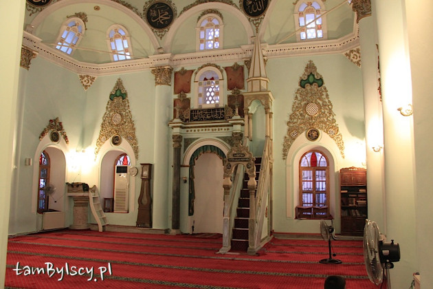 Izmir, wnętrze (mihrab, minbar) meczetu Kemeralti Camii