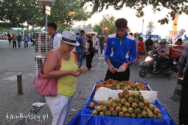 Izmir, uliczny sprzedawca opuncji