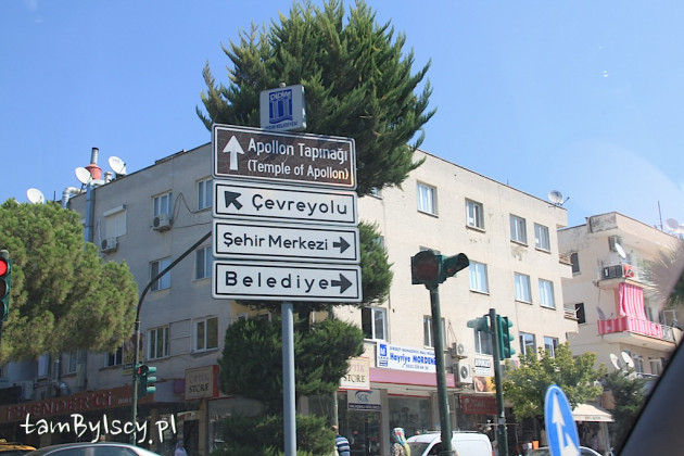 Didim, kierunkowskazy do świątyni Apollona