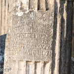 Ruiny Euromos, świątynia Zeusa, inskrypcje na kolumnach