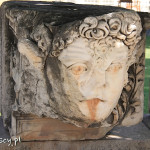 Afrodyzja, muzeum, eksponaty w ogrodzie