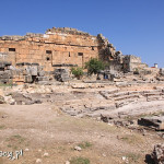 Hierapolis, ruiny nimfeum (fontanny) przed świątynią Apolla