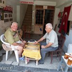 Milas, tu życie upływa przy backgammonie (w Turcji: tavla)