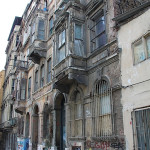 Stambuł, domy w dzielnicy Beyoğlu