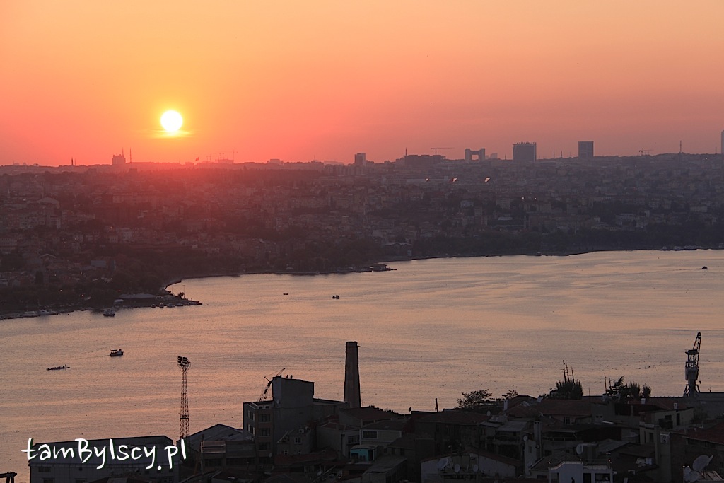 Stambuł, wieża Galata, zachód słońca nad miastem