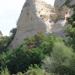 Piaskowe piramidy nad Mełnikiem