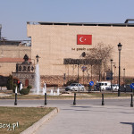 Gaziantep, pomnik 14 Męczenników obok cytadeli
