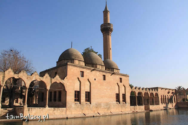 Sanliurfa, meczet Rizvaniye Camii nad jeziorem Balıklı Göl