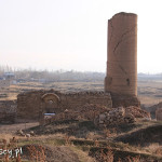 Van, ruiny meczetu Ulu Camii, w tle meczet Husrev Pasha Camii