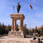 Midyat, pomnik Ataturka
