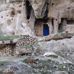 Hasankeyf, skalne jaskinie, niektóre nadal zamieszkałe (drzwi)