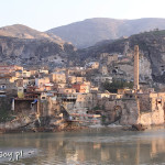 Panorama Hasankeyf z przeciwległego brzegu Tygrysu