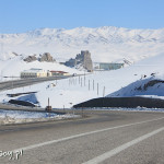 Dojeżdżamy do zamku Hoşap (widoczny w tle)