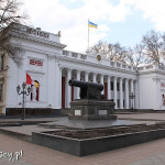 Odessa, ratusz miejski z zabytkowym angielskim działem