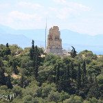 Ateny, pomnik Filopapposa widziany z Akropolu