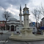 Stambuł, meczet Hacı Bedel Mustafa Efendi Camii i mała wieża zegarowa przed nim