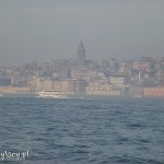 Stambuł, wieża Galata widziana z azjatyckiej strony Bosforu