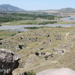 Ruiny opuszczonej wsi nad rzeką Mtkwari, widok z Upliscyche