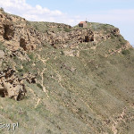 Monaster Dawid Garedża, skalne groty od strony Azerbejdżanu