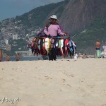 Rio de Janeiro, przenośne "sklepy" na plaży Ipanema
