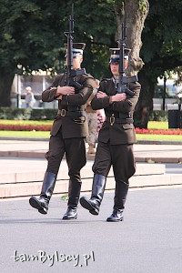 Ryga, uroczysta warta pod Pomnikiem Wolności