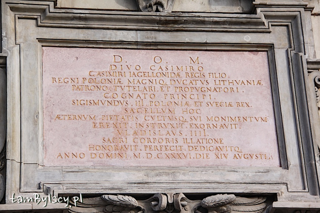 Wilno, tablica upamiętniająca fundatorów na kaplicy św.Kazimierza przy katedrze