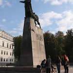 Wilno, pomnik Giedymina obok katedry