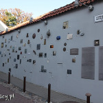 Wilno, "ściana literatów" w Zaułku Literackim