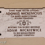 Wilno, tablica upamiętniająca miejsce zamieszkania A.Mickiewicza (dziś muzeum)