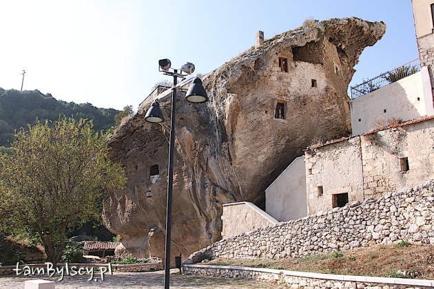 Sardynia, Sedini, "domus de janas"