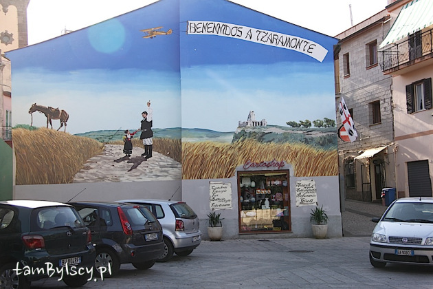 Sardynia, Chiaramonti, murale na domach