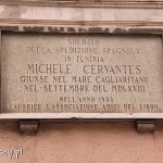 Cagliari, wzgórze zamkowe, tablica upamiętniająca pobyt Miguela de Cervantesa