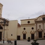 Cagliari, kościół św.Krzyża (po prawej) i kościół św.Jakuba (po lewej) przy Piazza San Giacomo