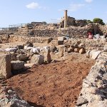 Nora, ruiny starożytnego miasta, archeologowie przy pracy