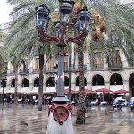 Barcelona, latarnie projektowane przez Gaudiego na Placa Reial