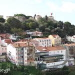 Lizbona, widok na zamek św.Jerzego z punktu widokowego Miradouro da Graça